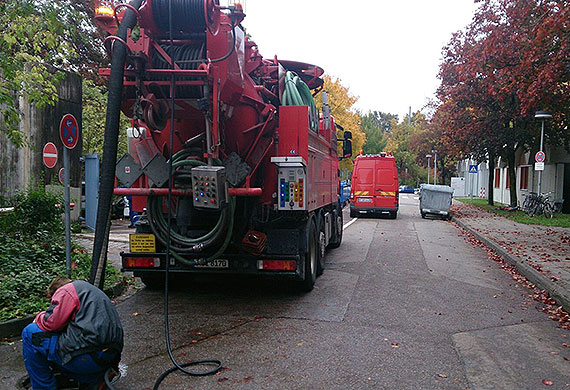 München Freimann  Saugarbeiten - Spülarbeiten am Kanal