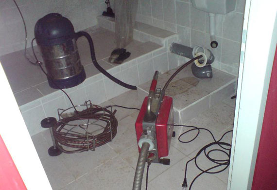 München Schwabing Ausfräsung der Toiletten Abflussleitung