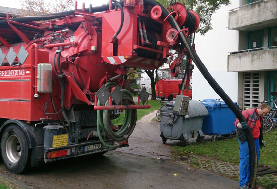 München Freimann Saugarbeiten am Sickerschacht
